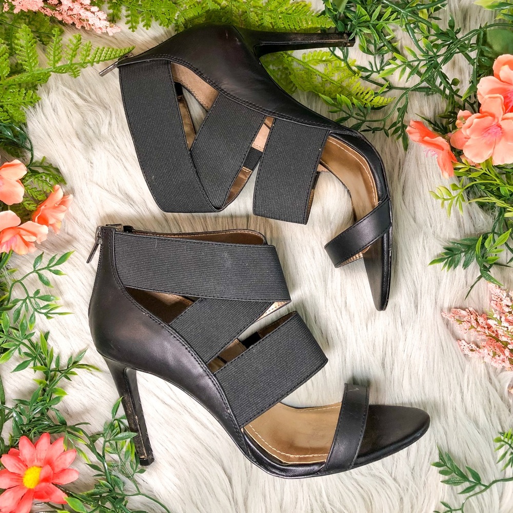 🔥HOT BCBG Black elastic strapped heels